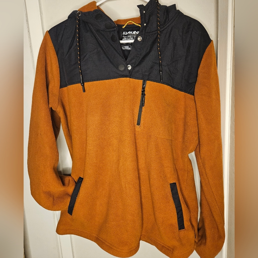 Dakine Water Resistant Hoodie Pullover